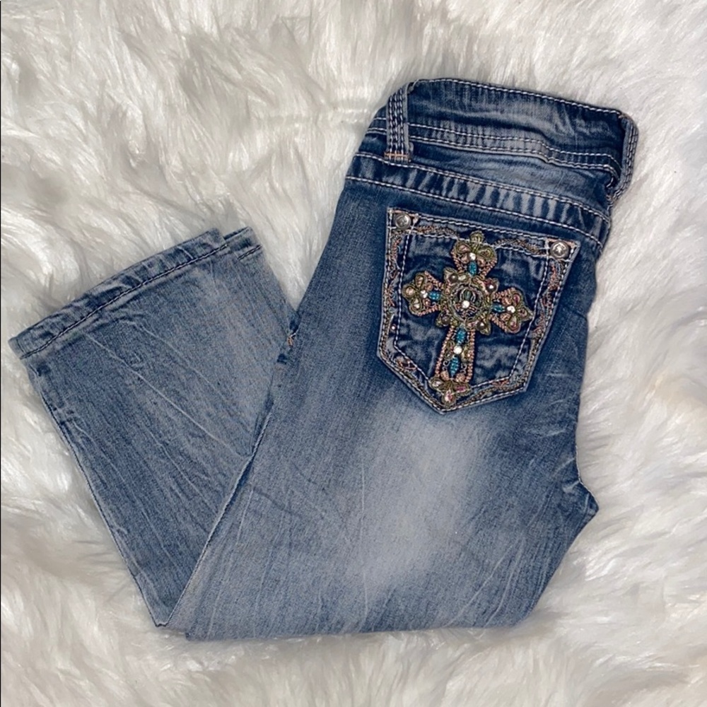 Size 8 girls Grace in LA capris.